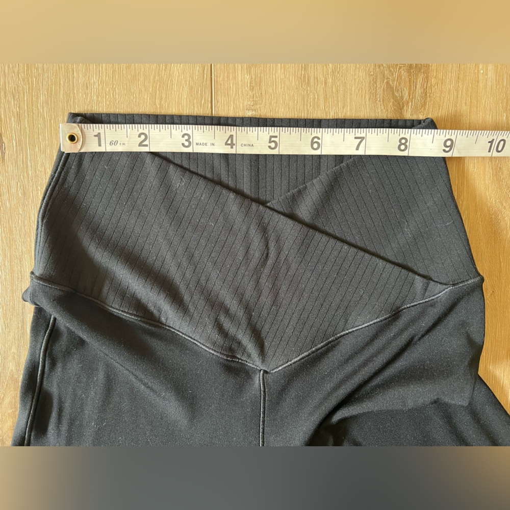 OFFLINE By Aerie Real Me High Waisted Crossover Rib Super Flare Legging EUC - Picture 8 of 11